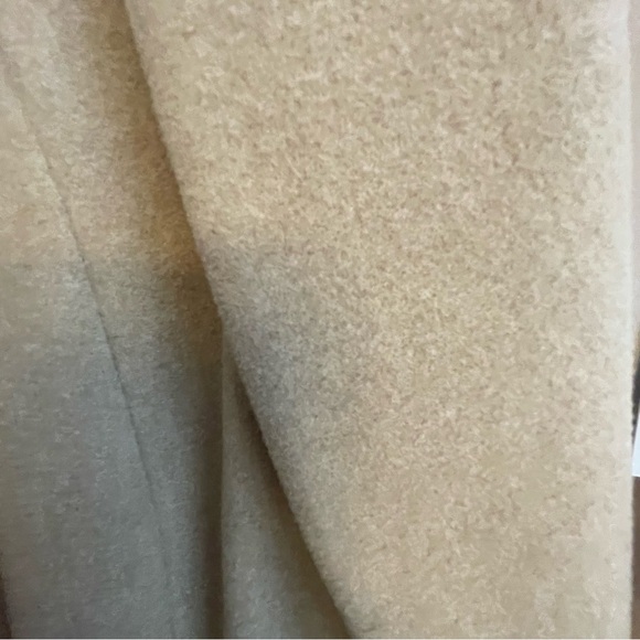 Elle Tan and Black Sleeveless Vest - Picture 4 of 8